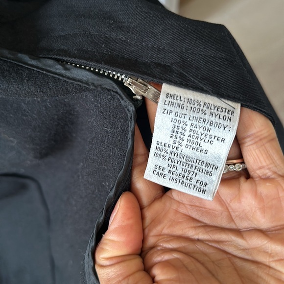 Fantastic vintage black trench coat with removable inner jacket. - Picture 4 of 11